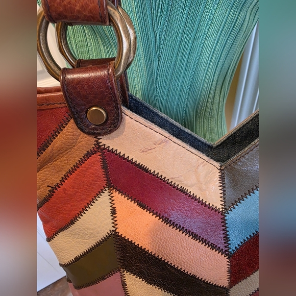 VINTAGE LEATHER LUCKY BRAND PURSE - Picture 2 of 8